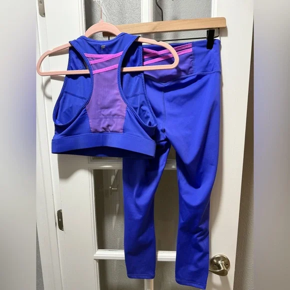 Fabletics Trinity Motion365+High-Waisted Capri/Trinity High Impact Sports Bra - Picture 12 of 15